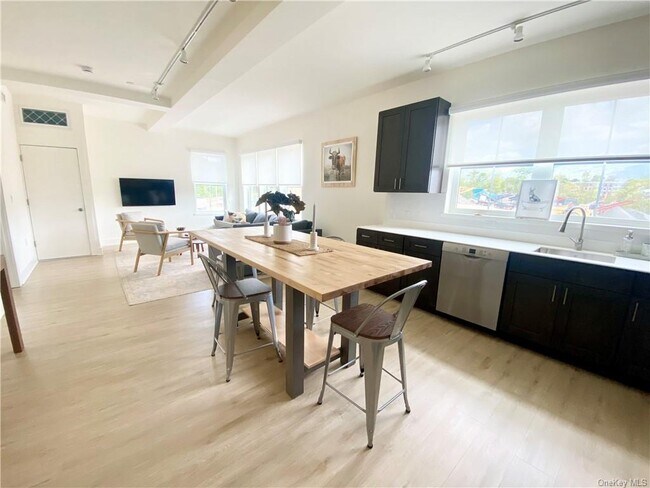 Photo - 24 Edgewater Pl Unit PH-410