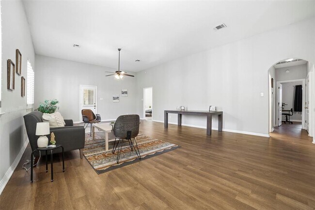 Photo - 409 E Austin Ave House