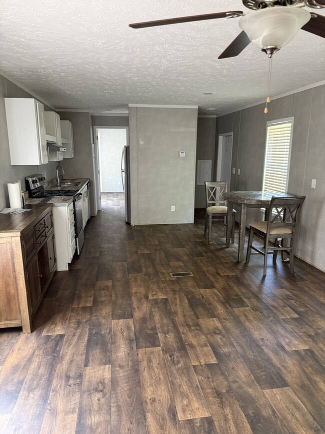 Photo - 4455 Middle St