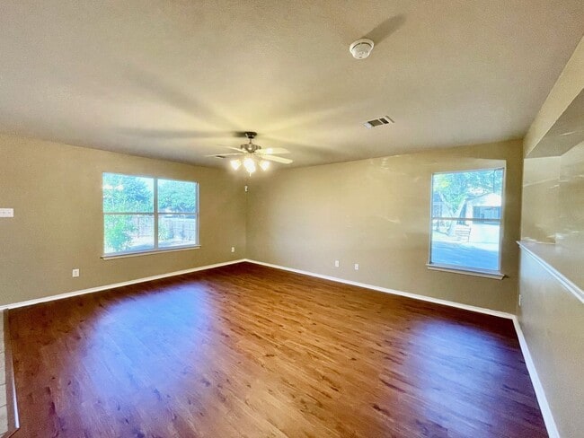 Photo - BEAUTIFUL 4 BR/2BTH HOUSE LOCATED IN CIBOL...
