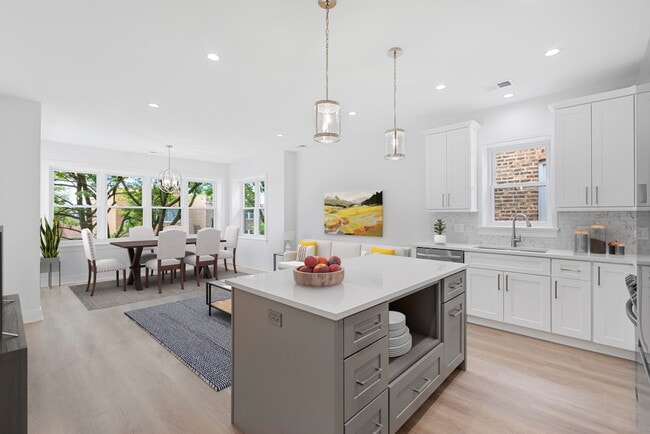 Photo - 6423 N Washtenaw Ave Unit 2