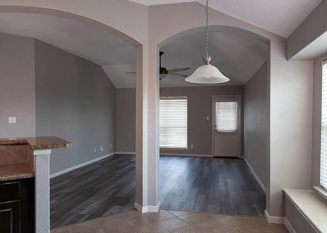 Photo - 7703 Redstone Manor