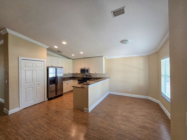 Building Photo - 4 Bedroom 2 bath in Sedona Palms Rental
