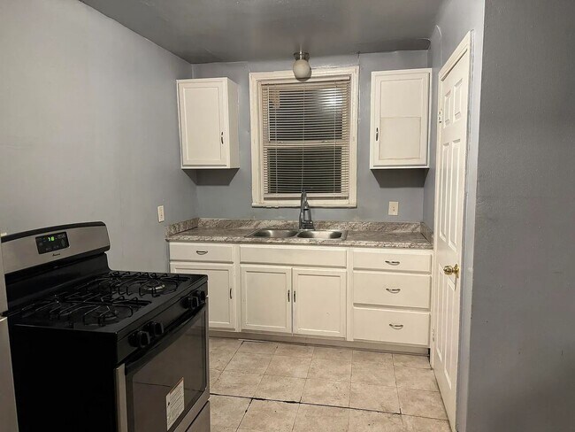 Photo - 3-Bedroom Detroit Home with Garage and Sun Porch
