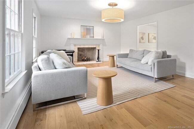 Photo - 33 Riverfield Dr