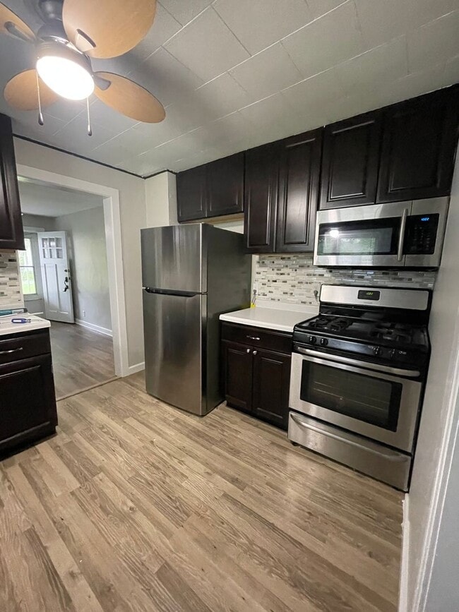 Building Photo - Remodeled 2 Bedroom Home Available NOW