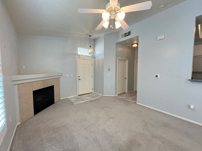 2305 W Horizon Ridge Pkwy