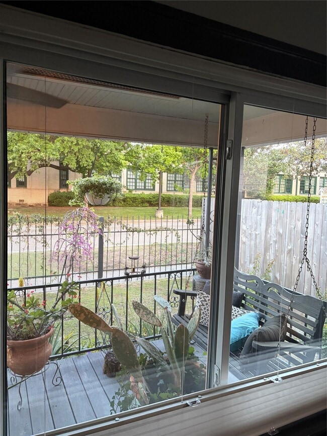 Photo - 610 Northwood St
