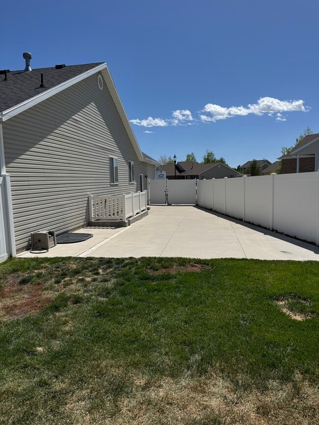 Side yard(1) - 6672 W Valley Oak Dr
