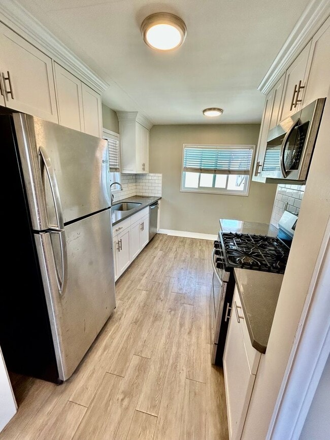 Photo - Bright & Modern Second-Floor Apartment – Natural Light, Comfort & Convenience! Unidad 4143