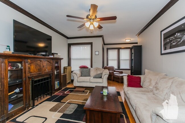 Photo - 3511 N Damen Ave Unidad 1