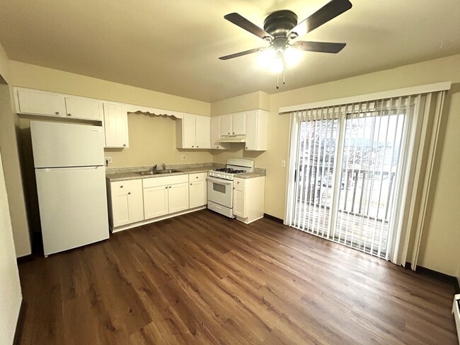 Photo - 1300 Getzelman Dr Unit 6