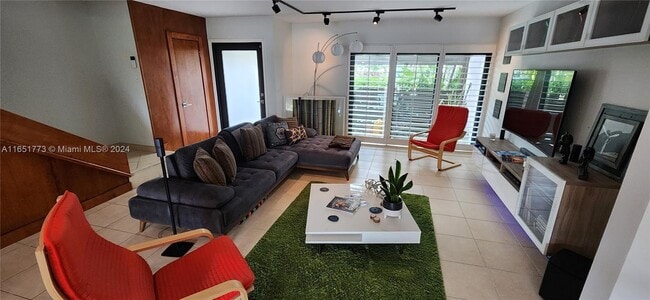 Photo - 16533 NE 26th Pl