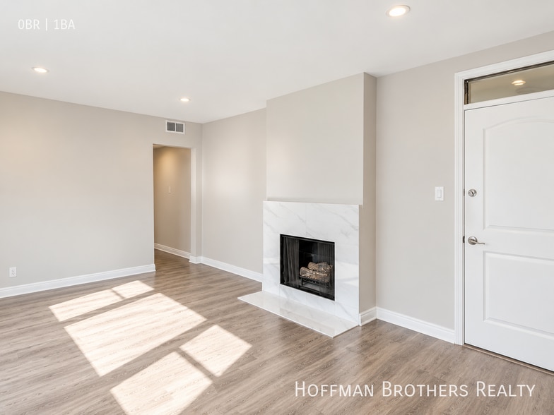 425 N Oakhurst Dr