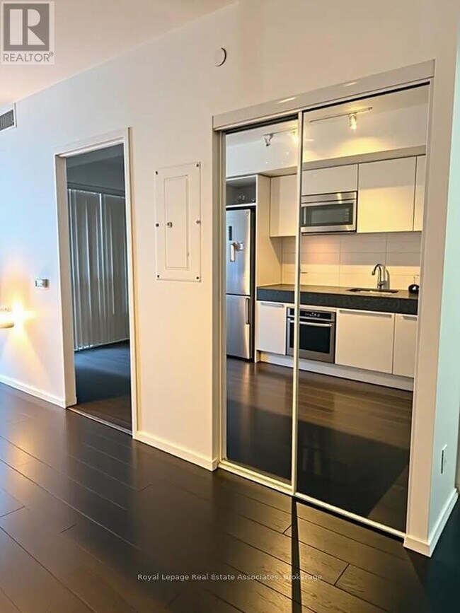 Photo - 68 Shuter St Unit 2206