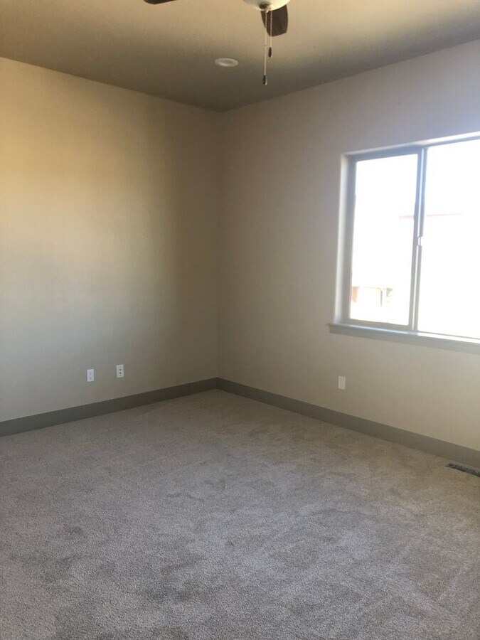 Photo - Townhome For Rent