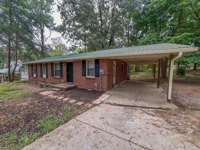 Charming Single-Family Home! - Charming Single-Family Home!