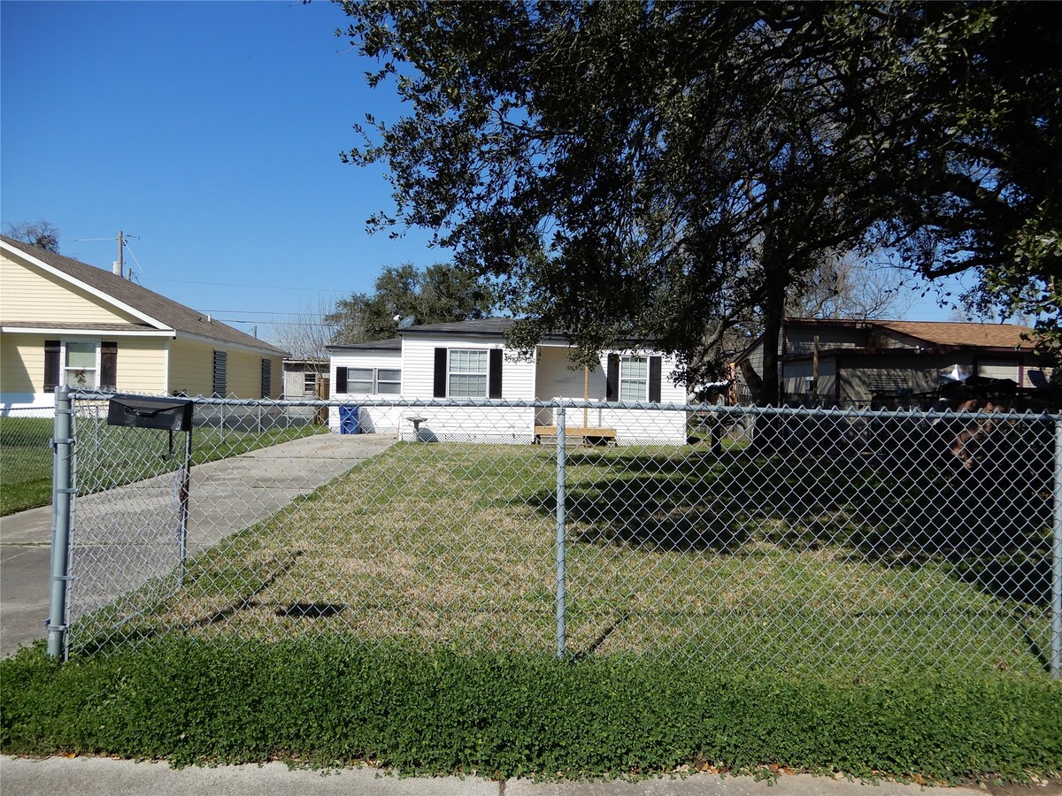 Photo - 320 17th Ave N