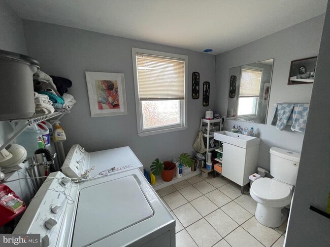 Photo - 2053 Sigel St