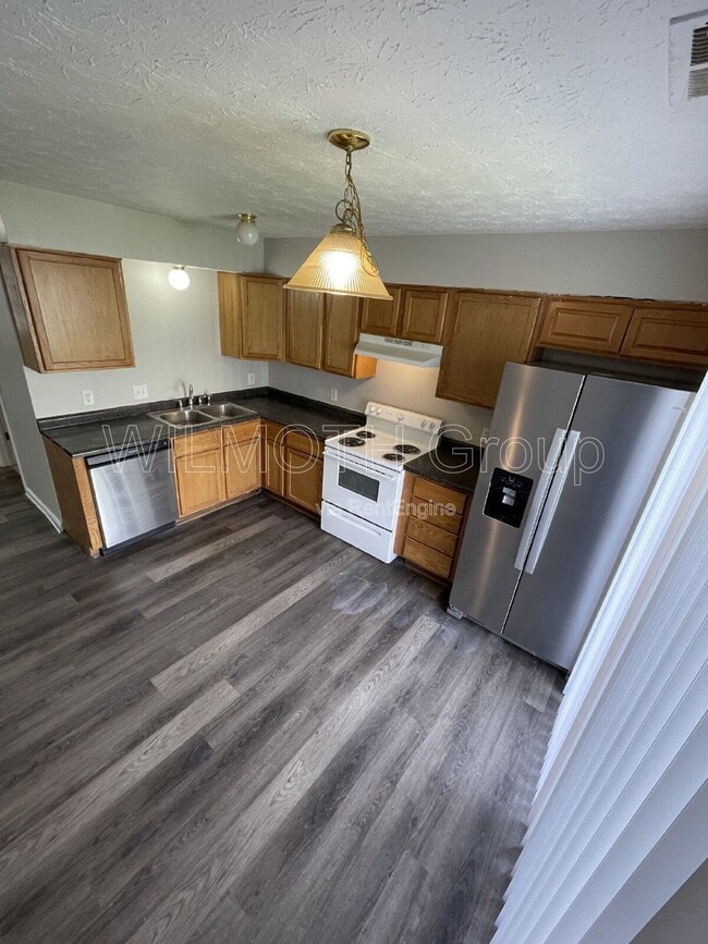 Photo - 7756 Mountain Stream Way