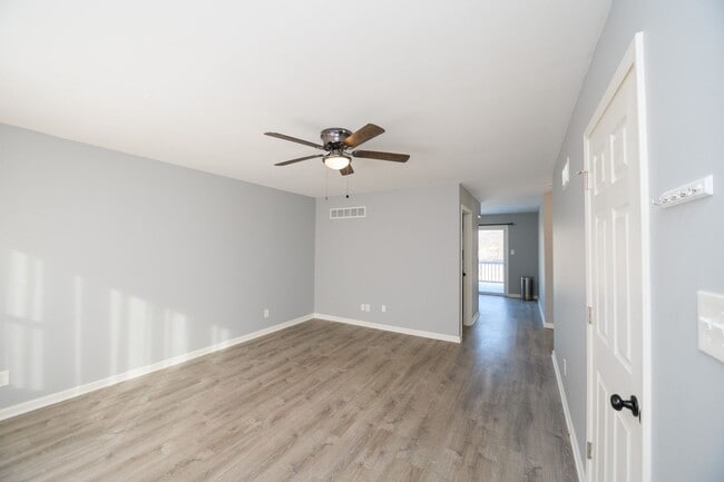 Photo - 5266-68 Plaza Ave