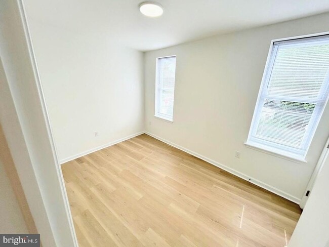 Photo - 5031 W Girard Ave