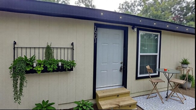 Photo - 1901 Bourland St Unidad B (Right side)