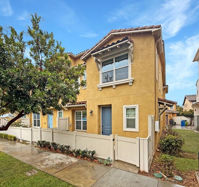 Building Photo - Modern Townhome in Otay Ranch – 3BR/2.5BA ...