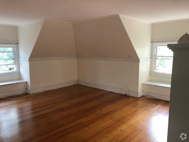Building Photo - 98 Thorndike St Rental