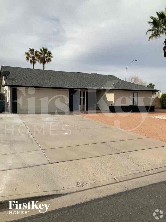 Building Photo - 4237 W Grovers Ave Rental
