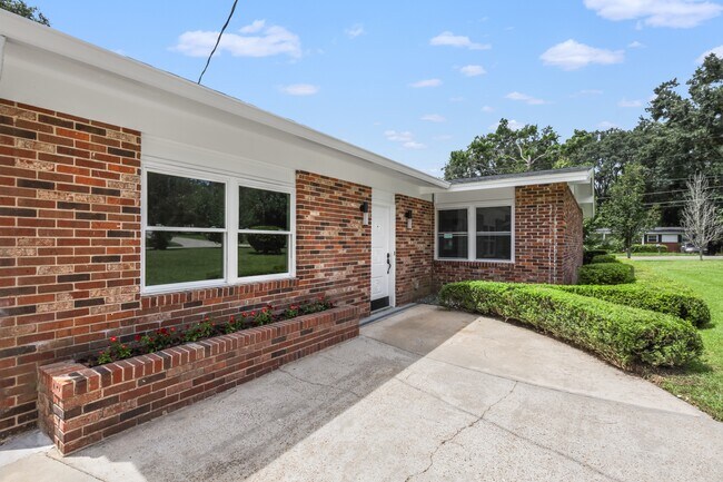 Photo - 2401 Jim Lee Rd