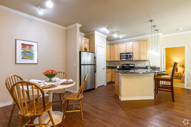 2BR, 2BA - 1,140SF - Dining Room - Renaissance At North Park