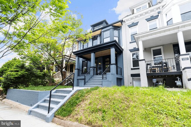 Photo - 1360 Oak St NW