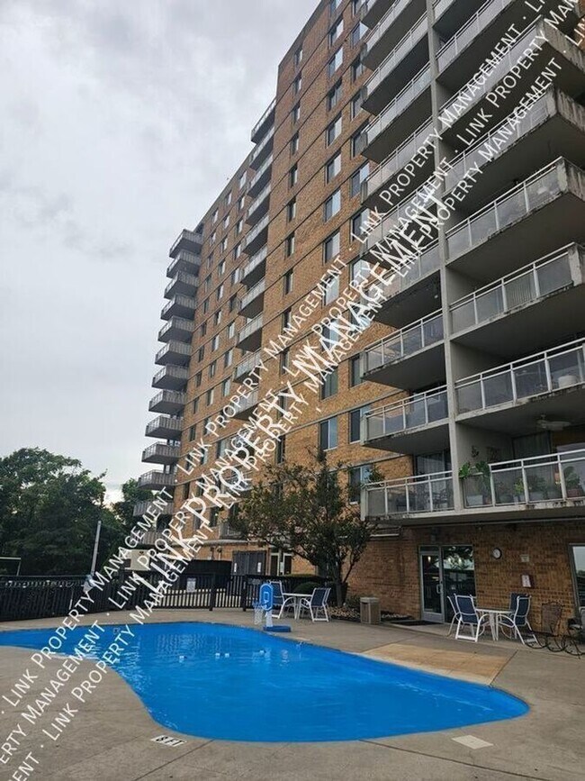 Building Photo - 1131 Stringers Ridge Rd Unit 11G