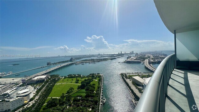 Building Photo - 888 Biscayne Blvd Unit 4312 Rental