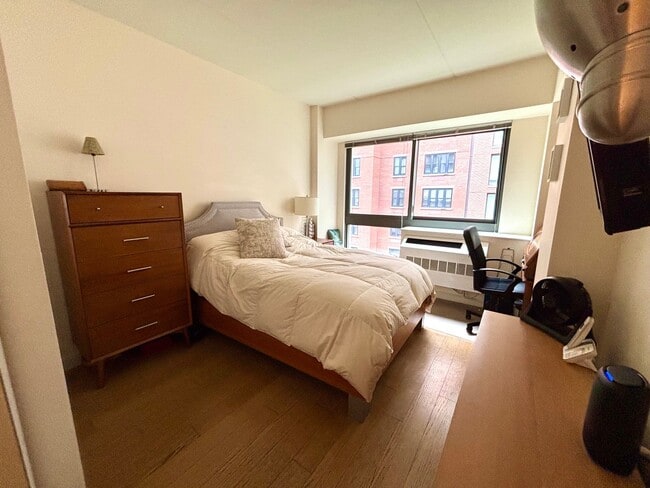 Photo - 535 W 52nd St Unit Apt 7i