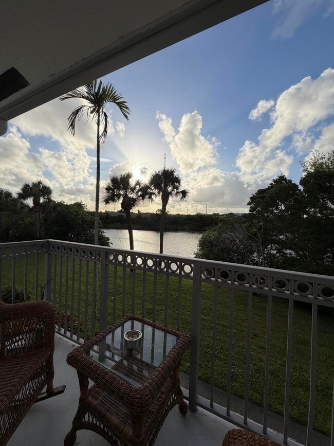 Photo - 2052 Alta Meadows Ln