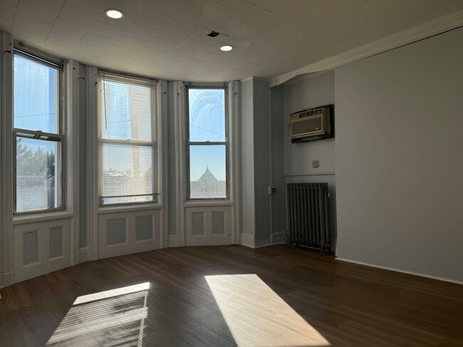 Building Photo - 712 15th St Unit 2