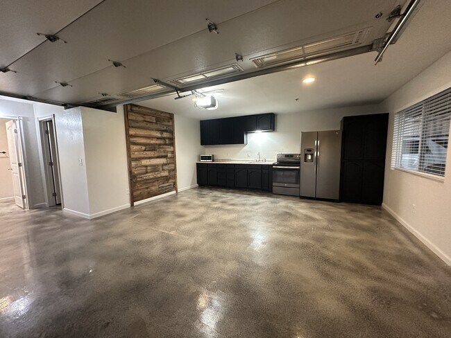 Photo - 2315 Tavern Rd