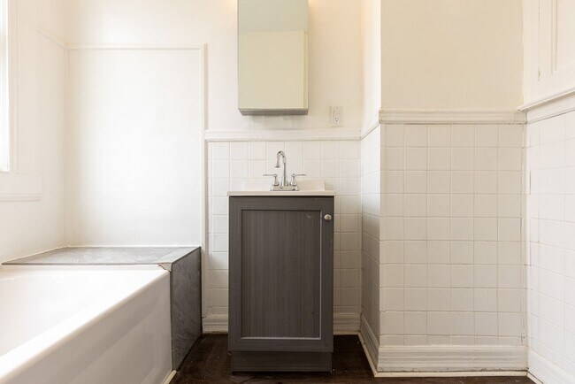 Photo - 2000 Hubbard St Unit Bottom Floor