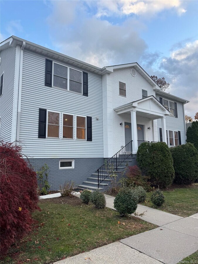 Photo - 93 Henry Ave