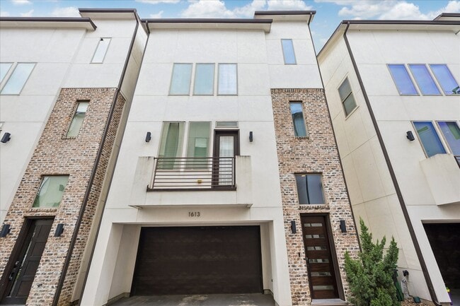 Building Photo - 1613 Crockett St