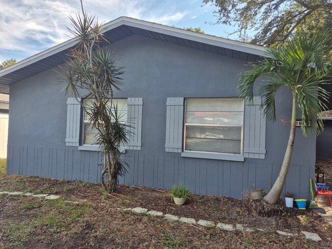 Building Photo - 2884 Oaklawn Ave Unit #B