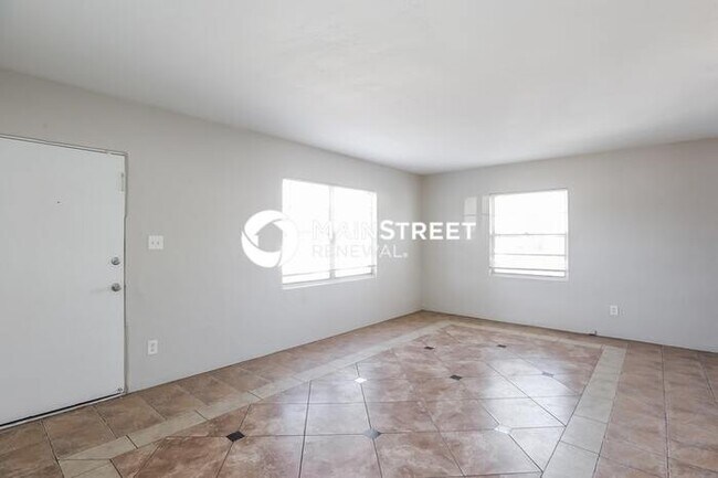 3 Bedroom Pet-Friendly Home in Phoenix, AZ with Main Street Renewal