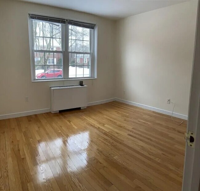 Photo - 30 Captain Parker Arms