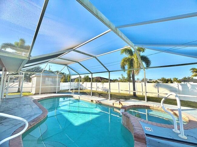 3 Bed, 2 Bath Pool Home With A Spa & Fence... - 3 Bed, 2 Bath Pool Home With A Spa & Fence...