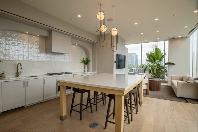 Photo - 868 N. Wells