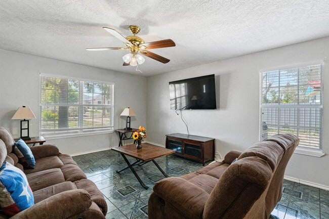 Photo - 201 Edward Dr