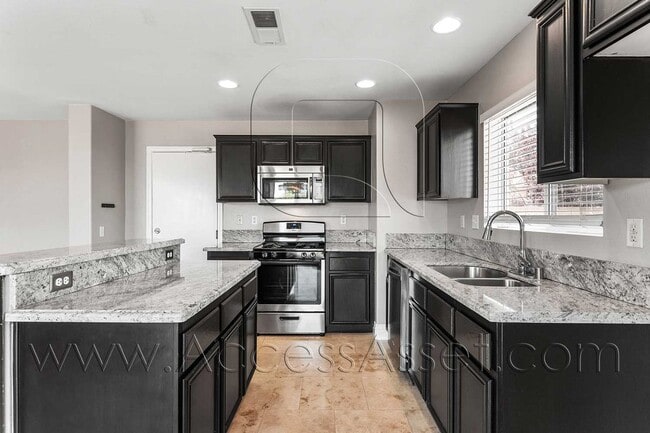 Photo - Large 4 Bed/3 Bath Home with an Incredible View!