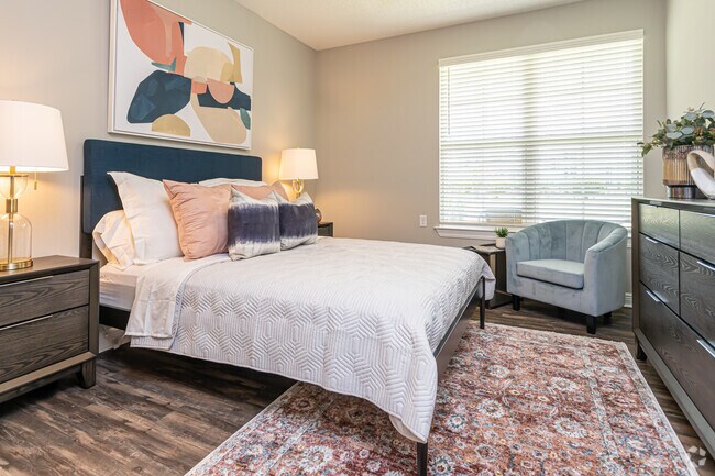 2BR, 2BA - 987SF